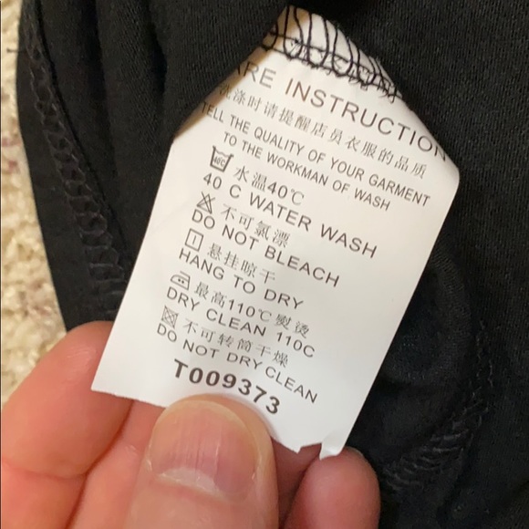 NWT Women’s 14 single cold shoulder ♥️ top. - Picture 3 of 6